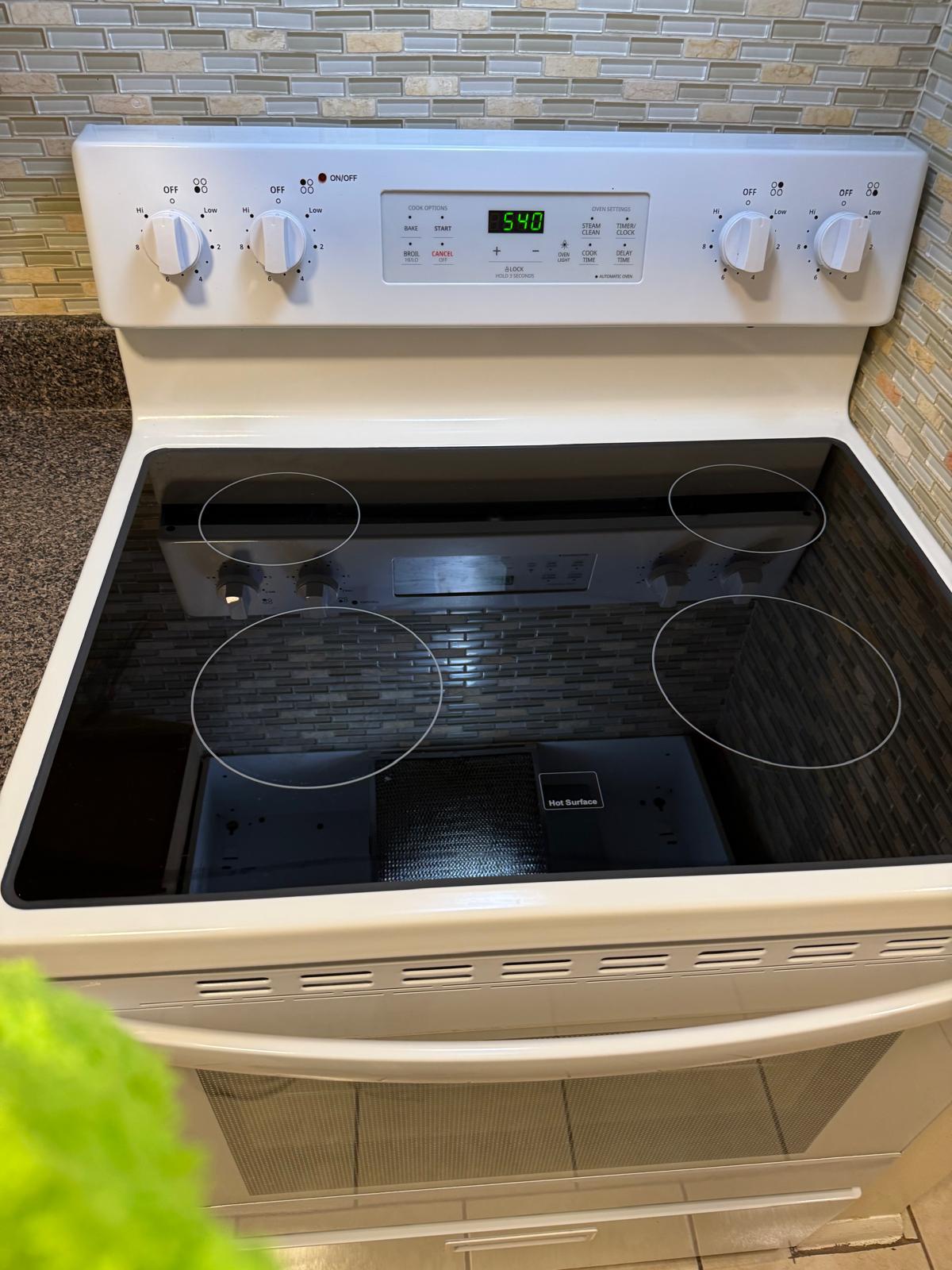 Cooktop cleaned by D&D Cleaning Services